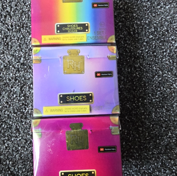 Rainbow High 34 And Shadow High 2 Blind Box Accesories - Picture 7 of 9